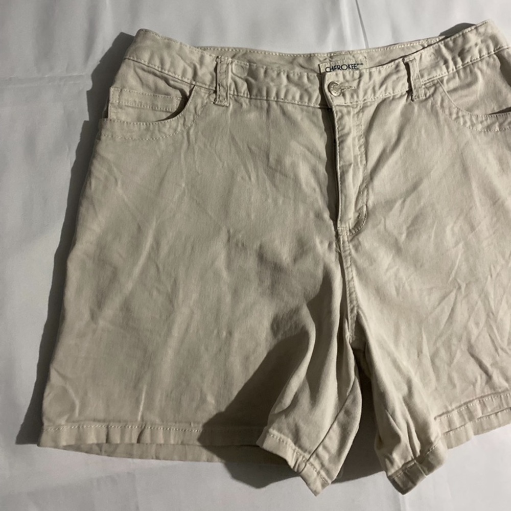 Cherokee Khaki Shorts - Picture 2 of 8